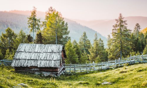 mountain-hut-4423695_1920